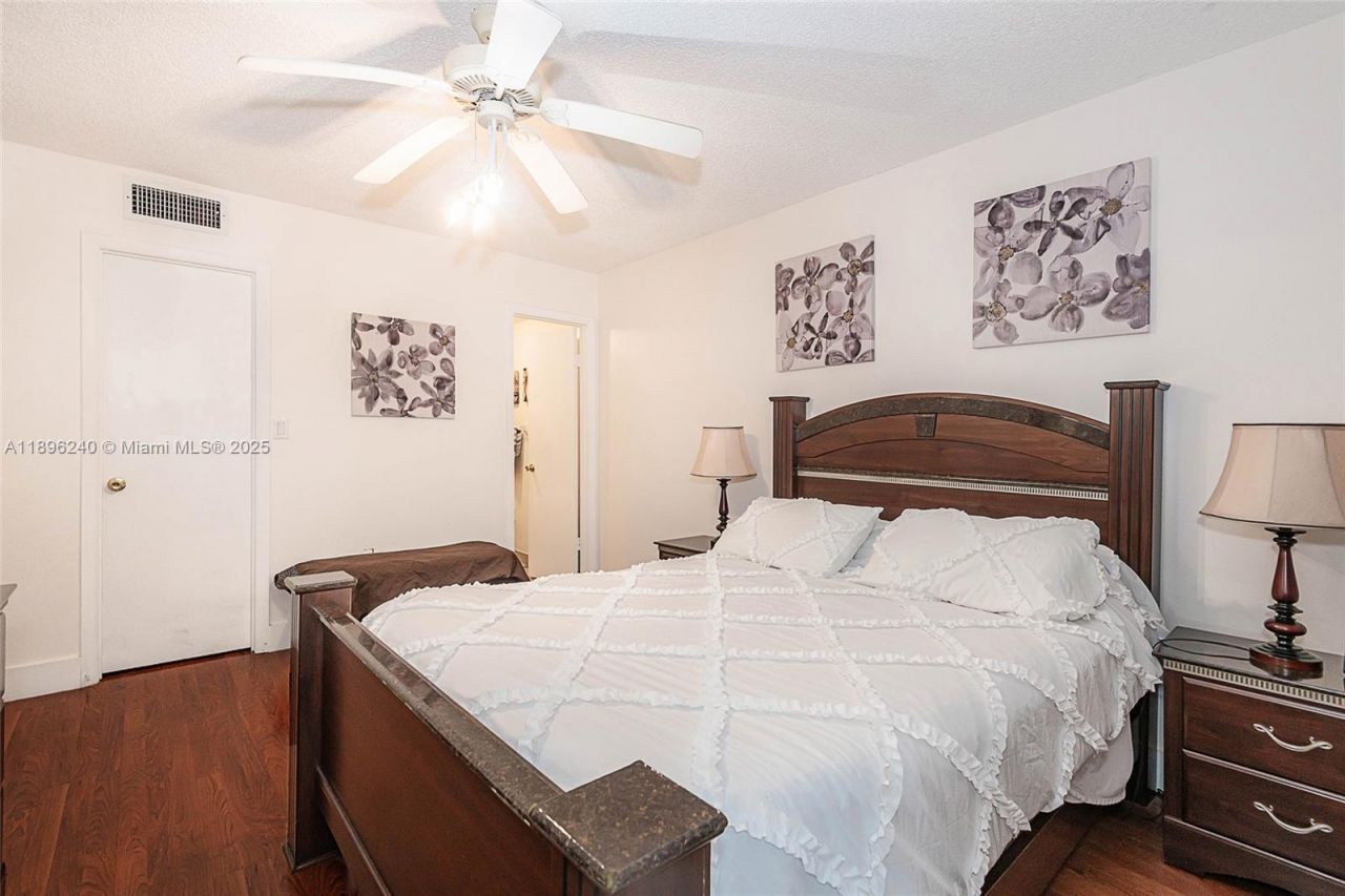 201 178th Dr, Unit 426, Sunny Isles Beach, FL 33160 Photo