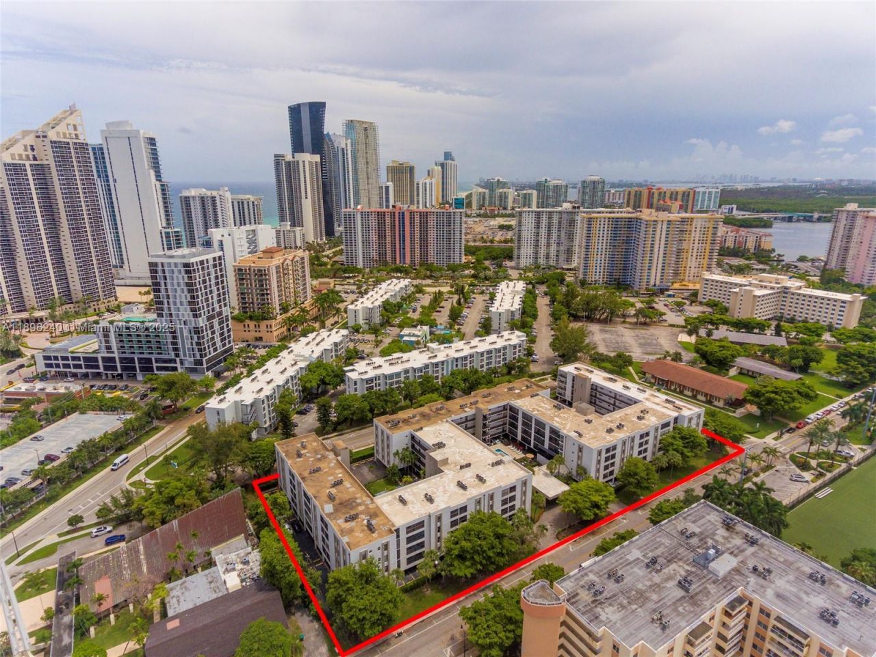 201 178th Dr, Unit 426, Sunny Isles Beach, FL 33160 Photo