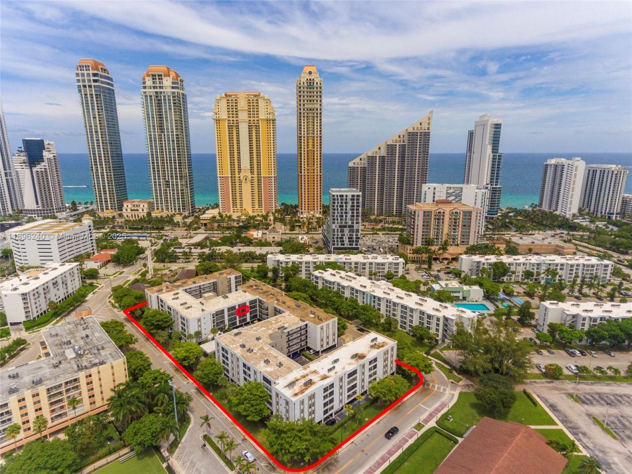 201 178th Dr, Unit 426, Sunny Isles Beach, FL 33160 Photo