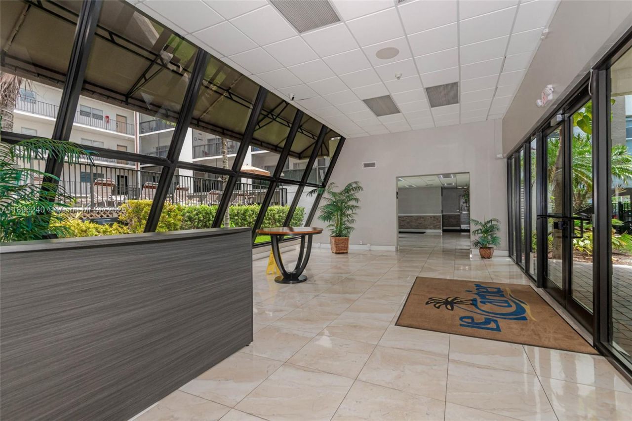 201 178th Dr, Unit 426, Sunny Isles Beach, FL 33160 Photo