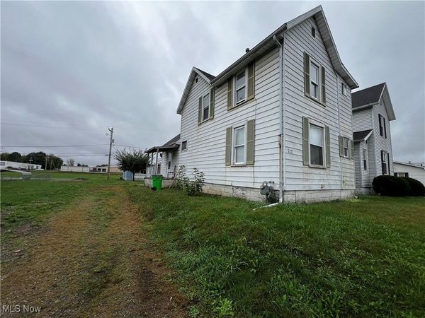 227 Pine Street, Coshocton, OH 43812