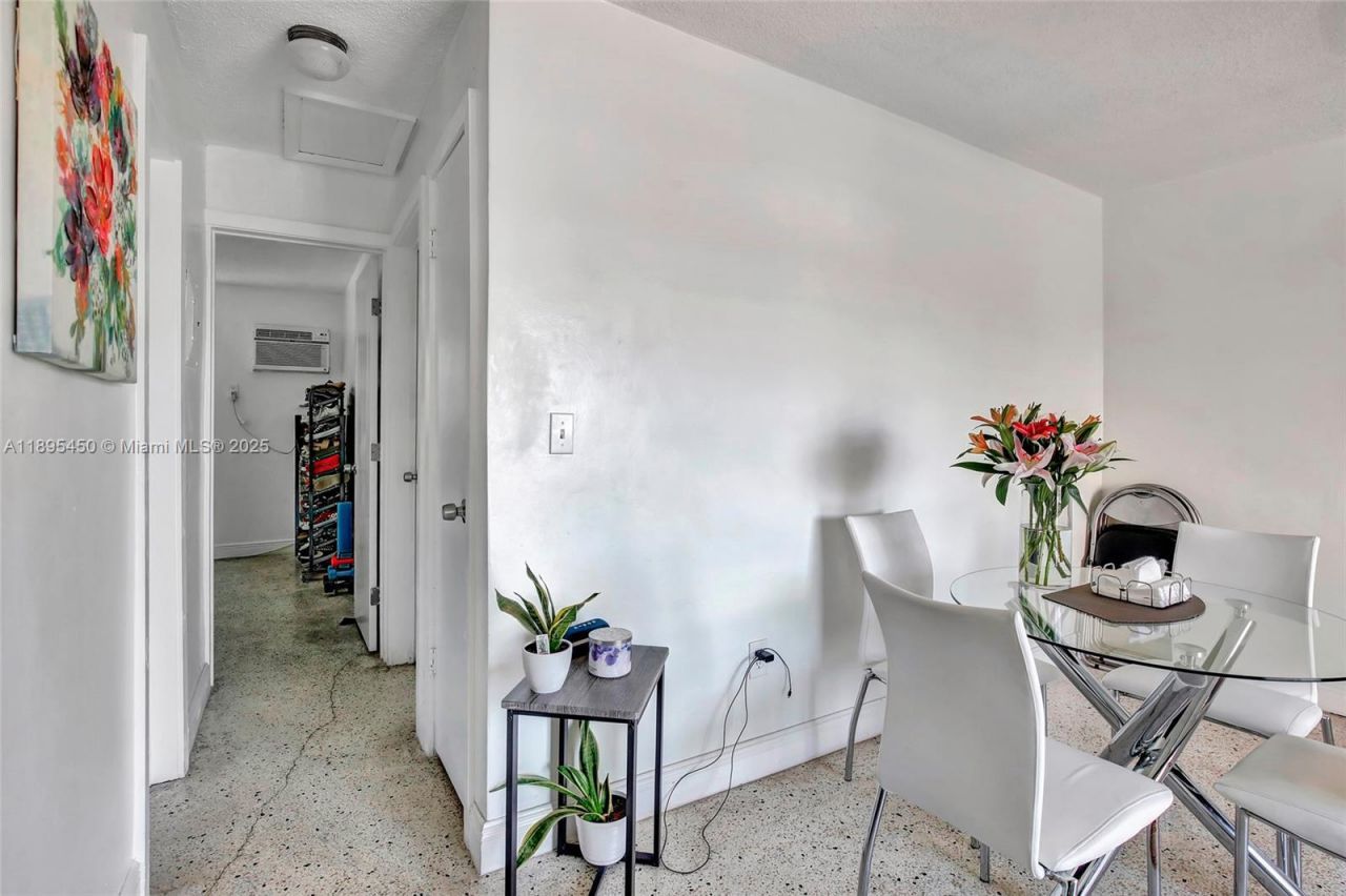 458 SW 9th St, Unit 8, Miami, FL 33130 Photo