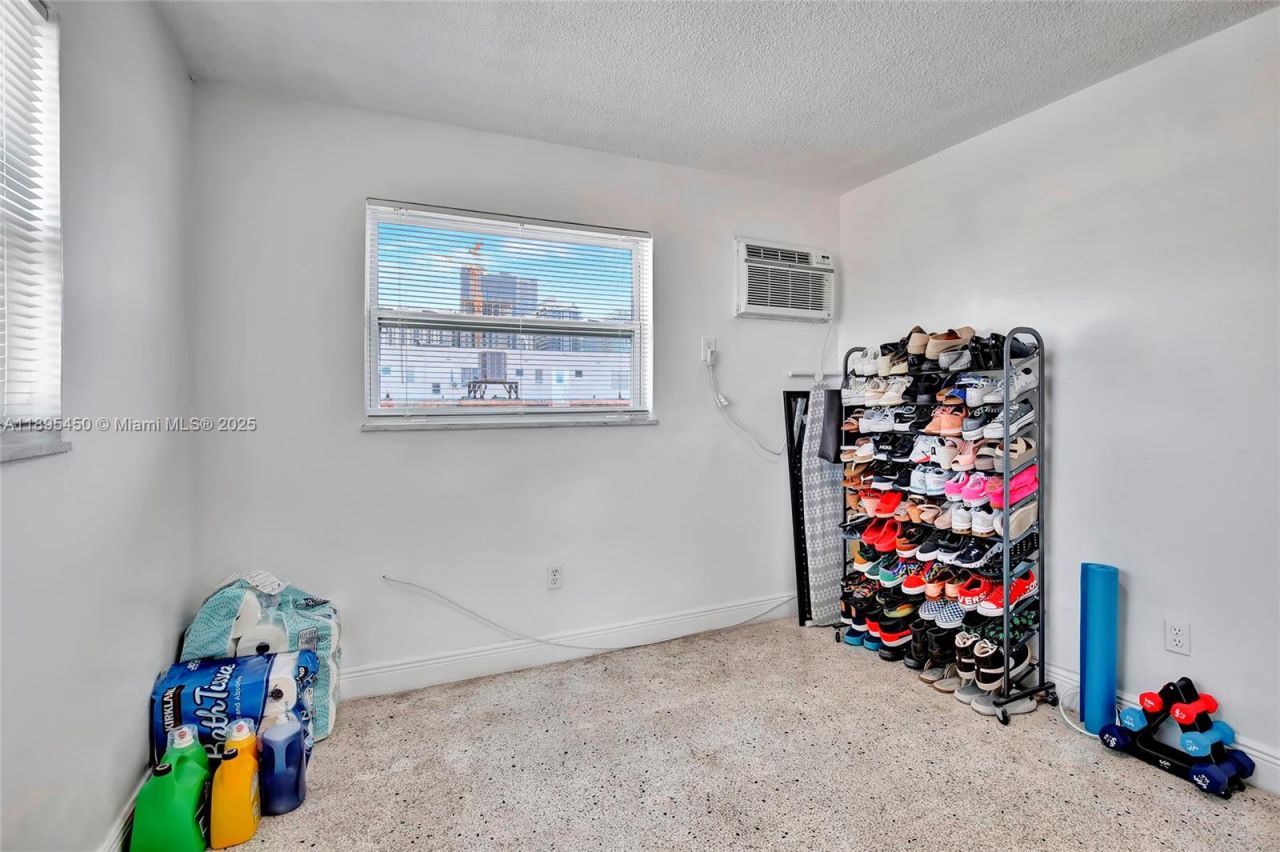 458 SW 9th St, Unit 8, Miami, FL 33130 Photo