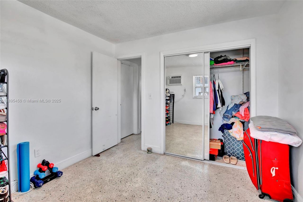 458 SW 9th St, Unit 8, Miami, FL 33130 Photo