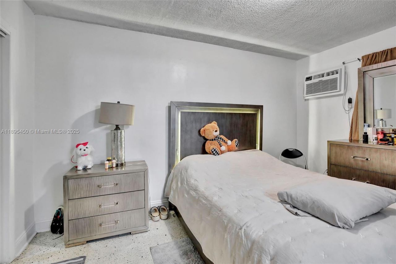 458 SW 9th St, Unit 8, Miami, FL 33130 Photo