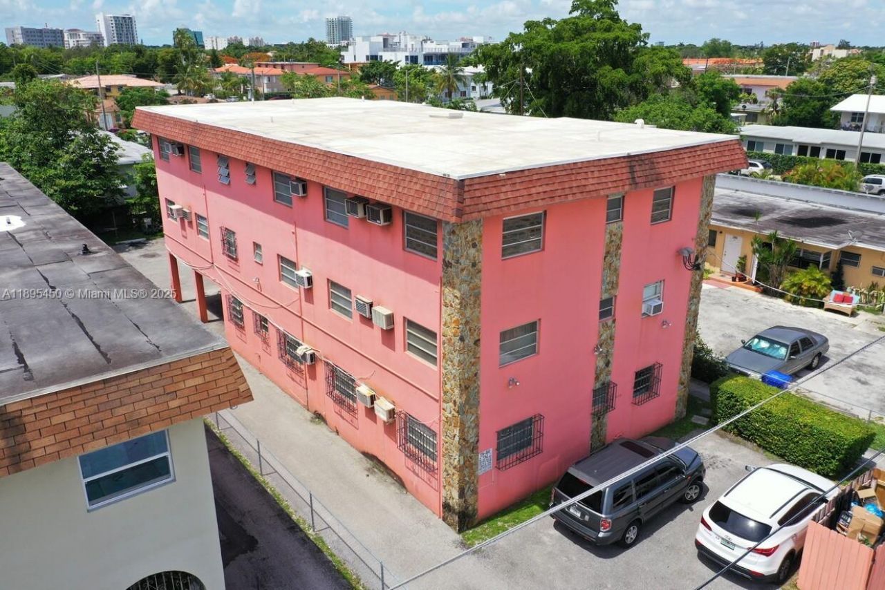 458 SW 9th St, Unit 8, Miami, FL 33130 Photo