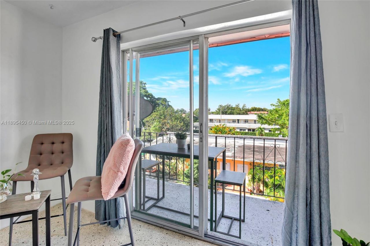 458 SW 9th St, Unit 8, Miami, FL 33130 Photo