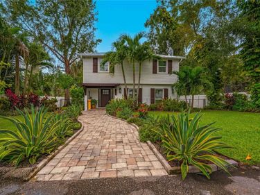 8020 SHARON DRIVE, TAMPA, FL 33617