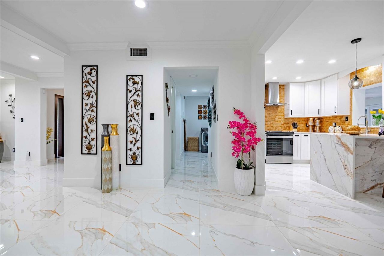 8020 Sharon Drive, Tampa, FL 33617 Photo