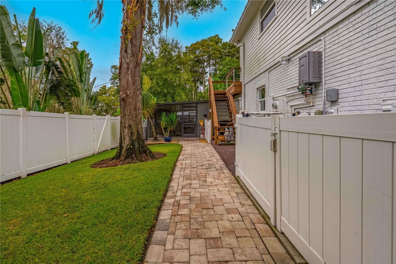 8020 Sharon Drive, Tampa, FL 33617 Photo