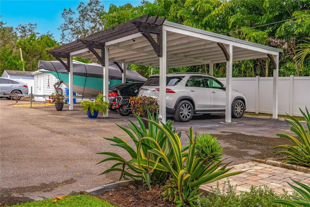 8020 Sharon Drive, Tampa, FL 33617 Photo