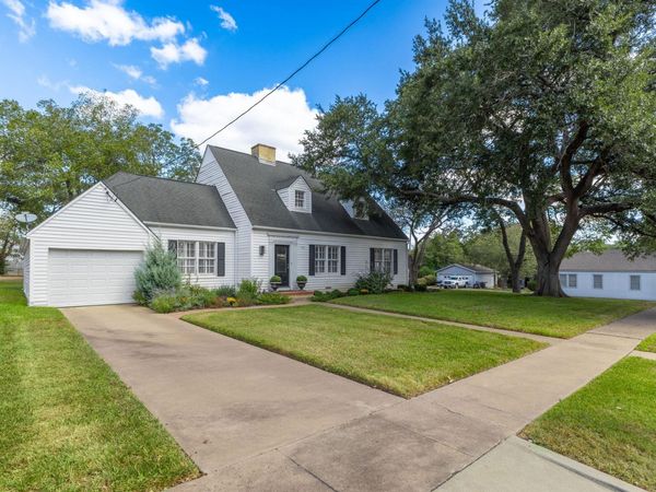 901 Anderson ST, Schulenburg, TX 78956