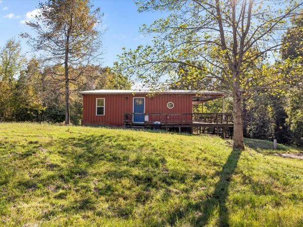 3316 Toms Creek Rd, Linden, TN 37096