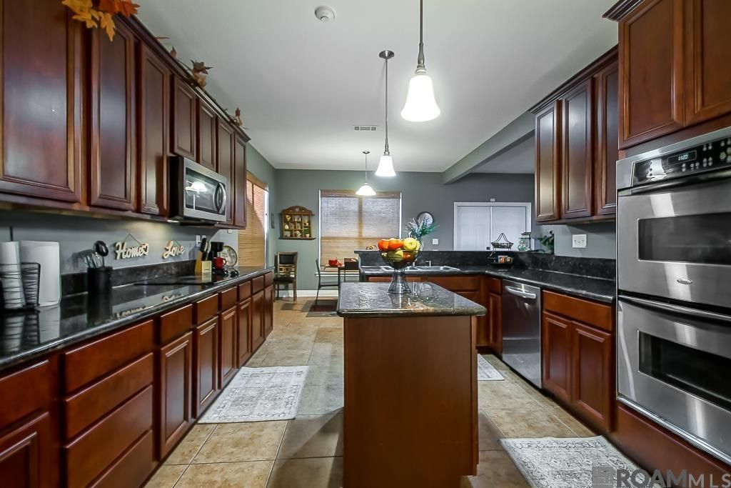 39152 Cajun Bayou Ave, Gonzales, LA 70737 Main Photo