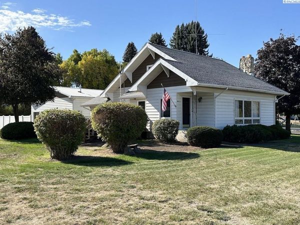 3 W State St., St. John, WA 99171