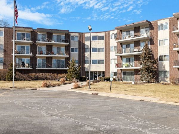 5540 Walnut Avenue, Unit 11B, Downers Grove, IL 60515