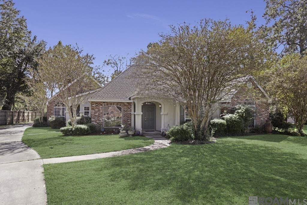 1227 E Eva St, Gonzales, LA 70737 Main Photo