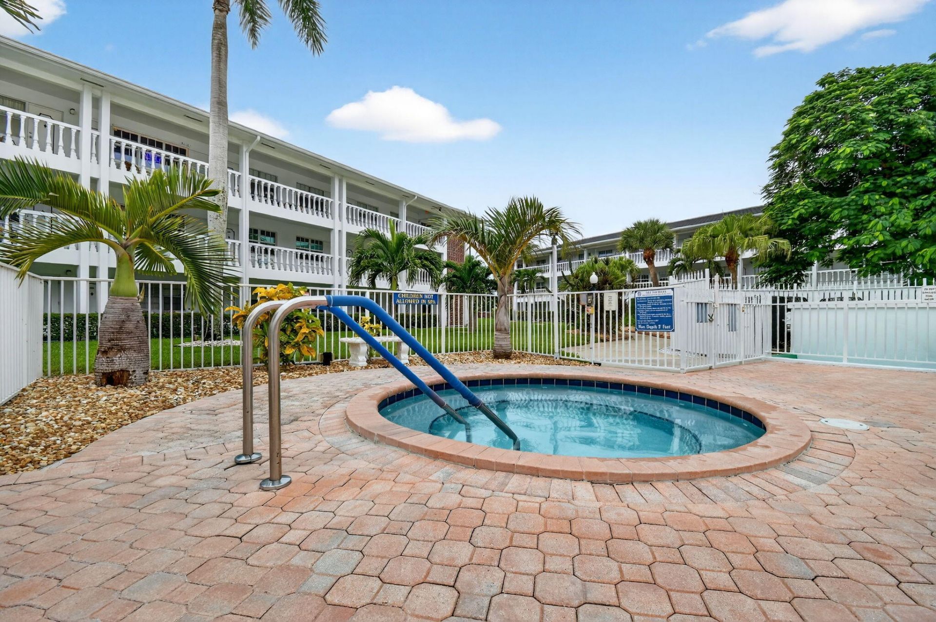 5203 NE 24 Terrace, Unit B-105, Fort Lauderdale, FL 33308 Photo