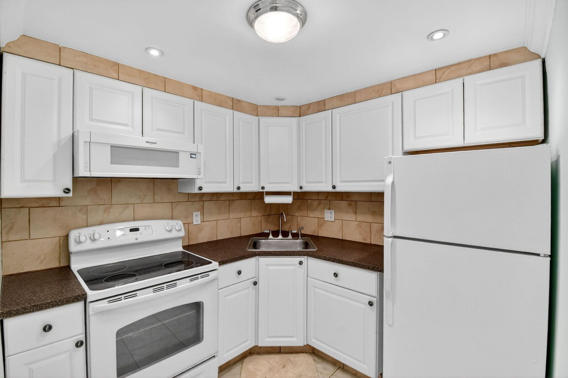 5203 NE 24 Terrace, Unit B-105, Fort Lauderdale, FL 33308 Photo