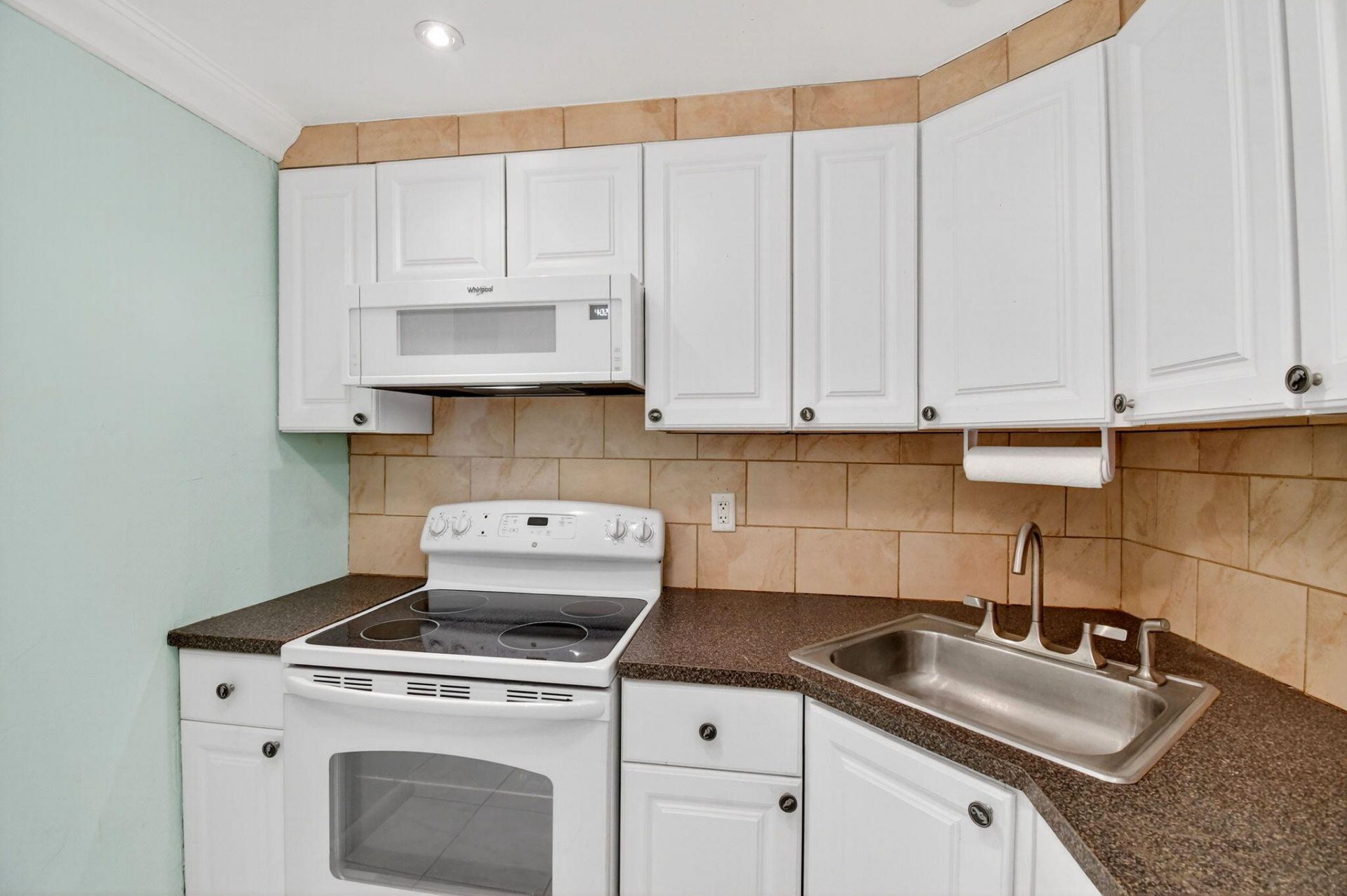 5203 NE 24 Terrace, Unit B-105, Fort Lauderdale, FL 33308 Photo