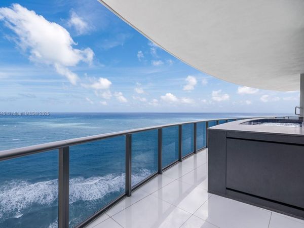 18555 Collins Ave, Unit 2805, Sunny Isles Beach, FL 33160