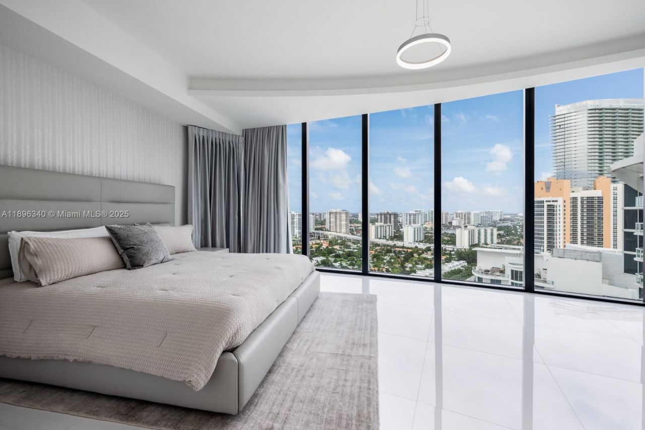18555 Collins Ave, Unit 2805, Sunny Isles Beach, FL 33160 Photo