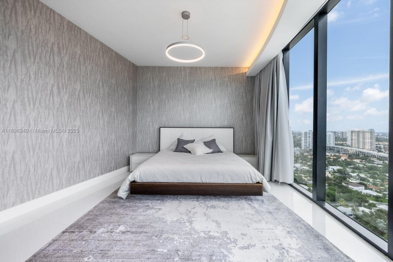 18555 Collins Ave, Unit 2805, Sunny Isles Beach, FL 33160 Photo