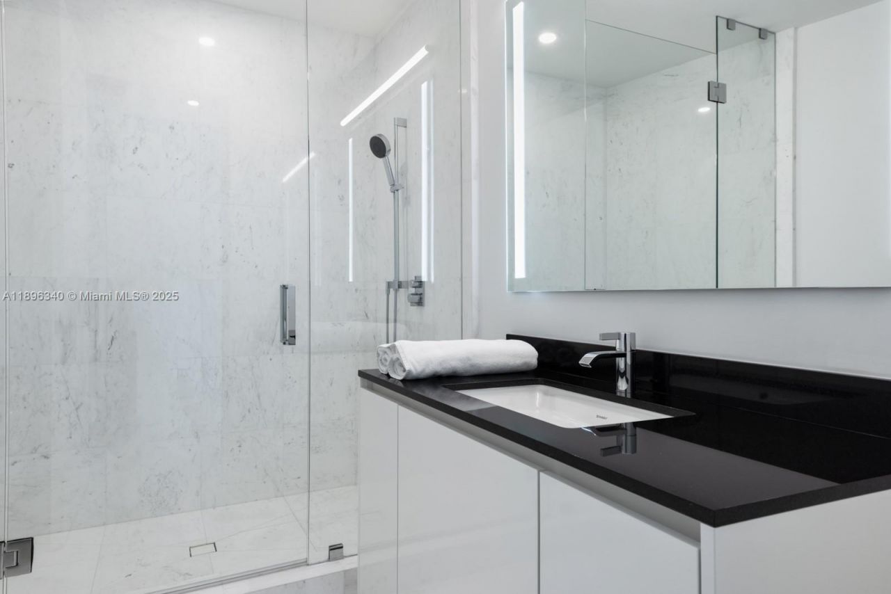 18555 Collins Ave, Unit 2805, Sunny Isles Beach, FL 33160 Photo