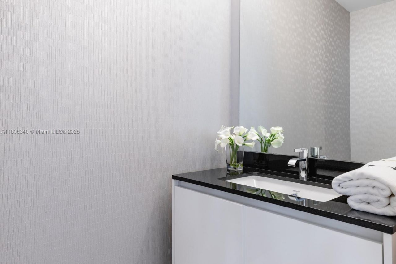 18555 Collins Ave, Unit 2805, Sunny Isles Beach, FL 33160 Photo