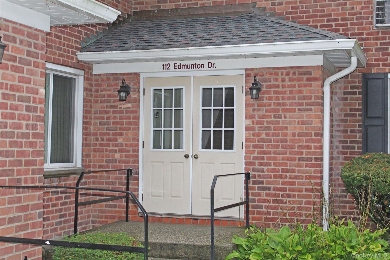 112 Edmunton Drive, Unit C4, North Babylon, NY 11703 Main Photo
