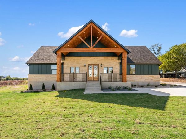 269 Brenham ST, McDade, TX 78650