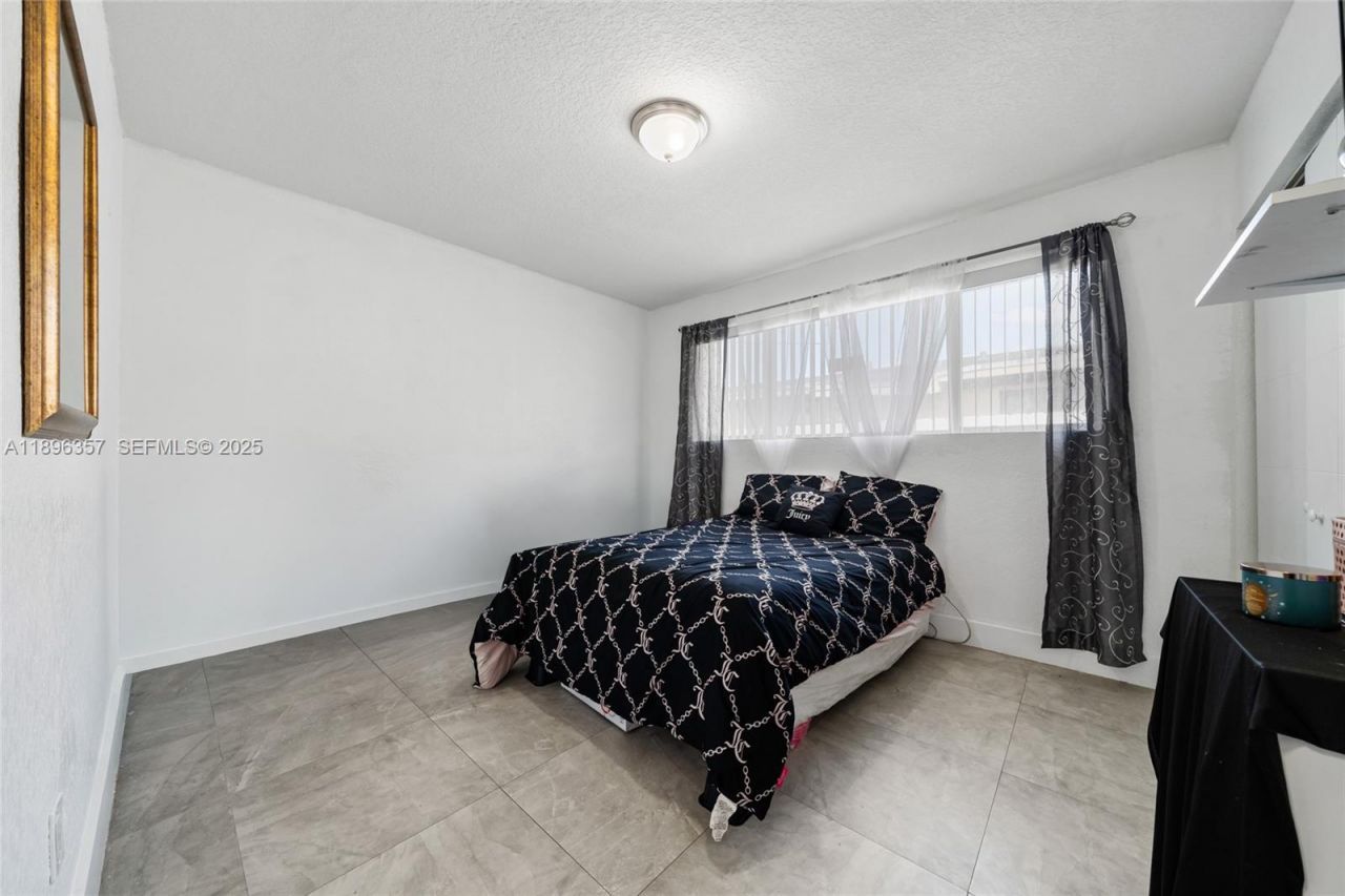 2100 NW 154th St, Miami Gardens, FL 33054 Photo