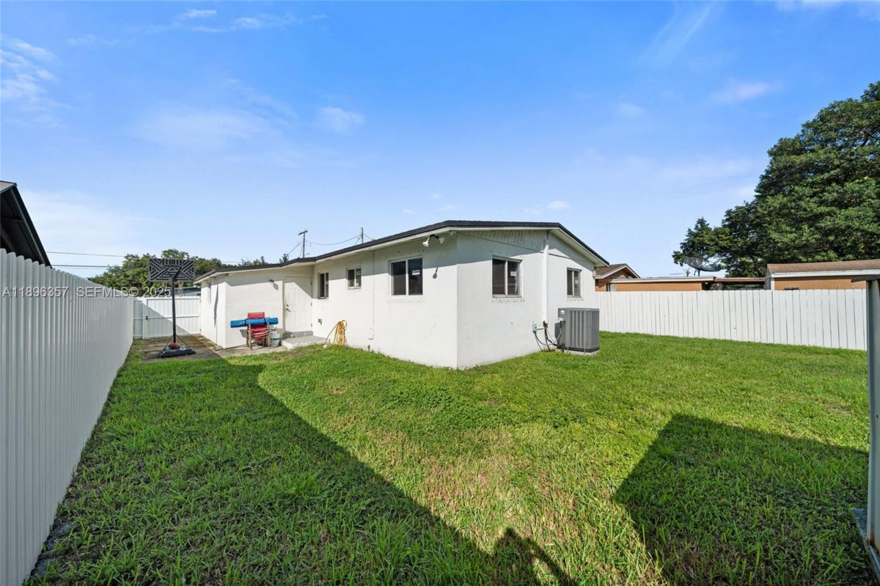 2100 NW 154th St, Miami Gardens, FL 33054 Photo