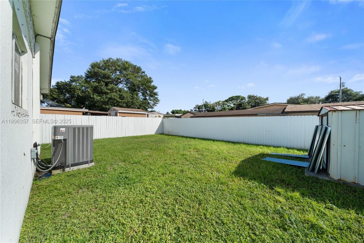 2100 NW 154th St, Miami Gardens, FL 33054 Photo