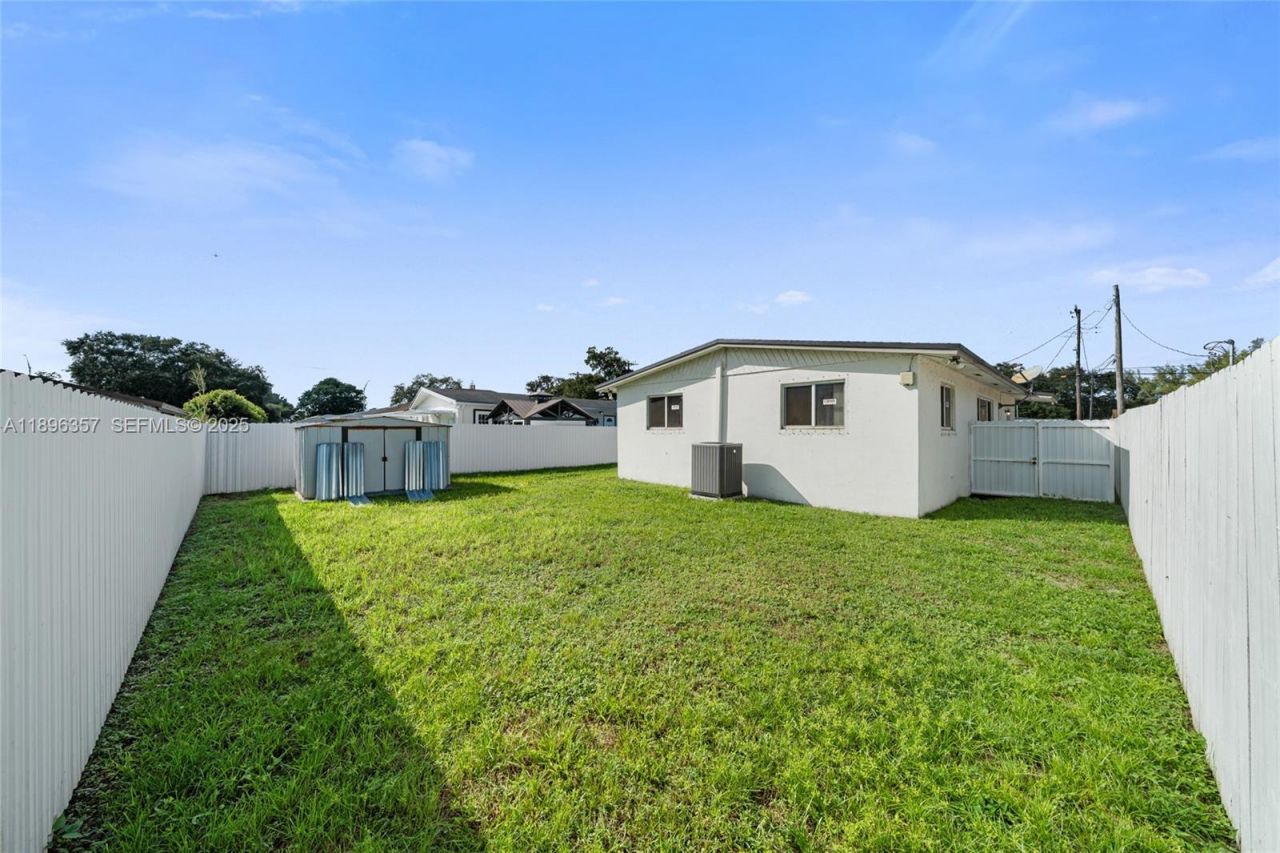 2100 NW 154th St, Miami Gardens, FL 33054 Photo