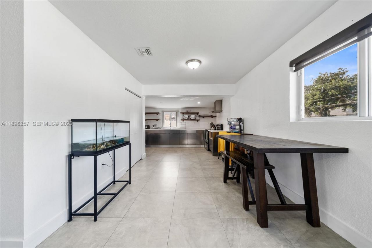 2100 NW 154th St, Miami Gardens, FL 33054 Photo