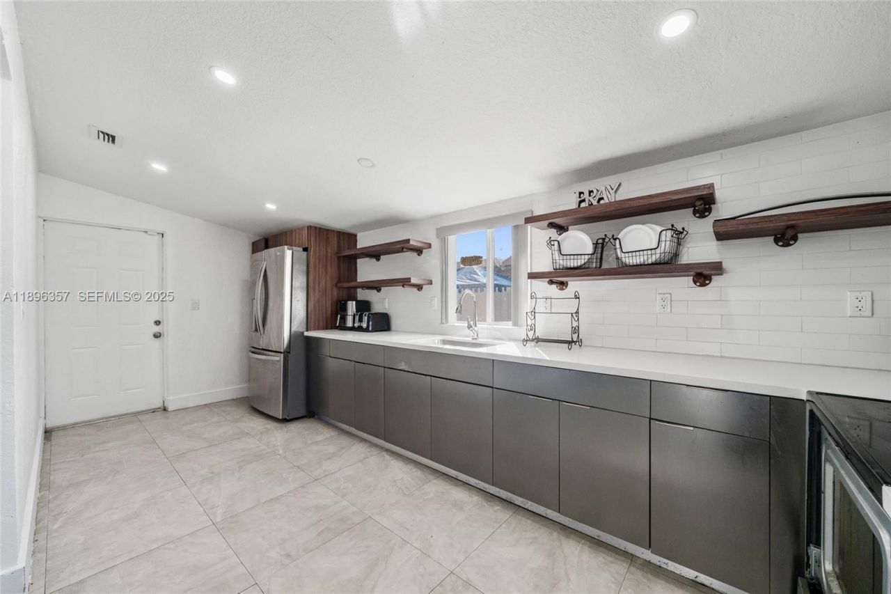 2100 NW 154th St, Miami Gardens, FL 33054 Photo