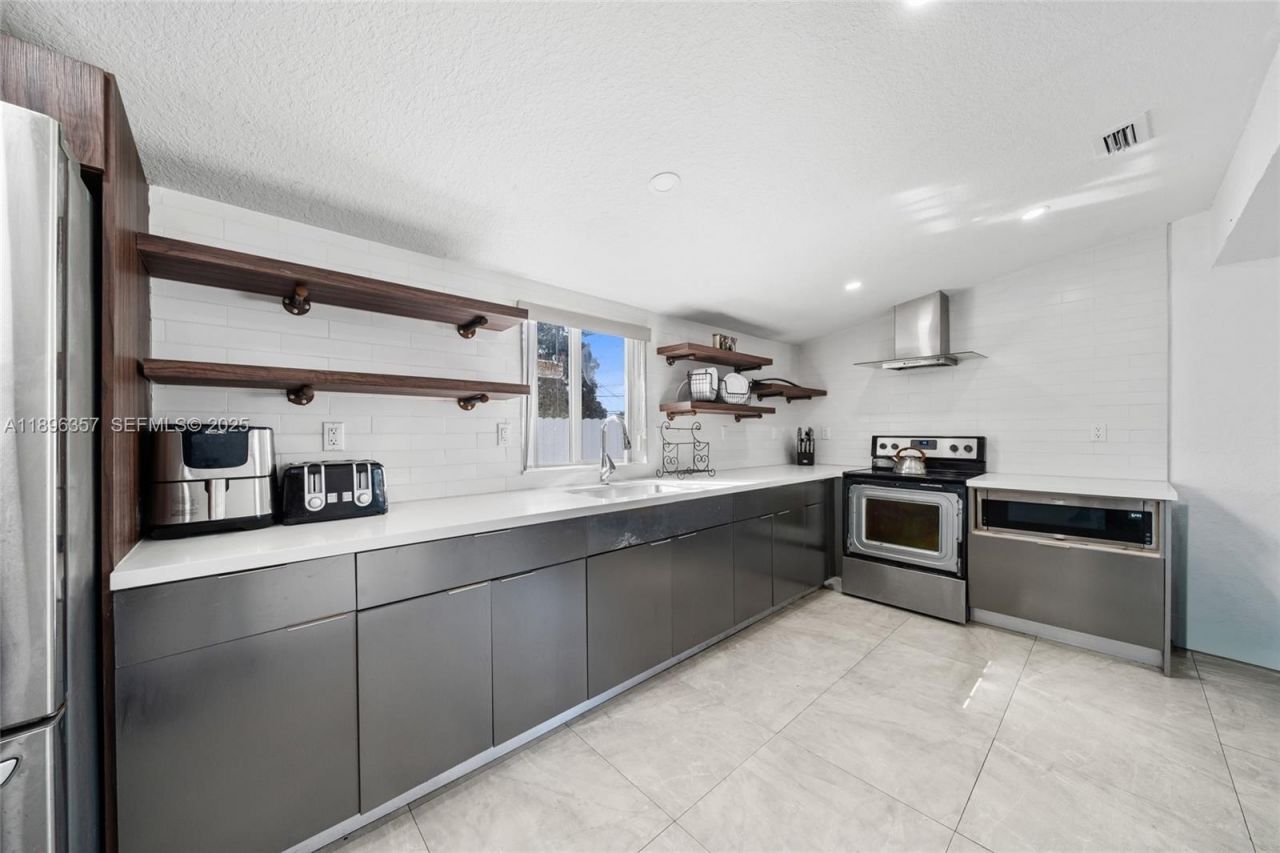 2100 NW 154th St, Miami Gardens, FL 33054 Photo