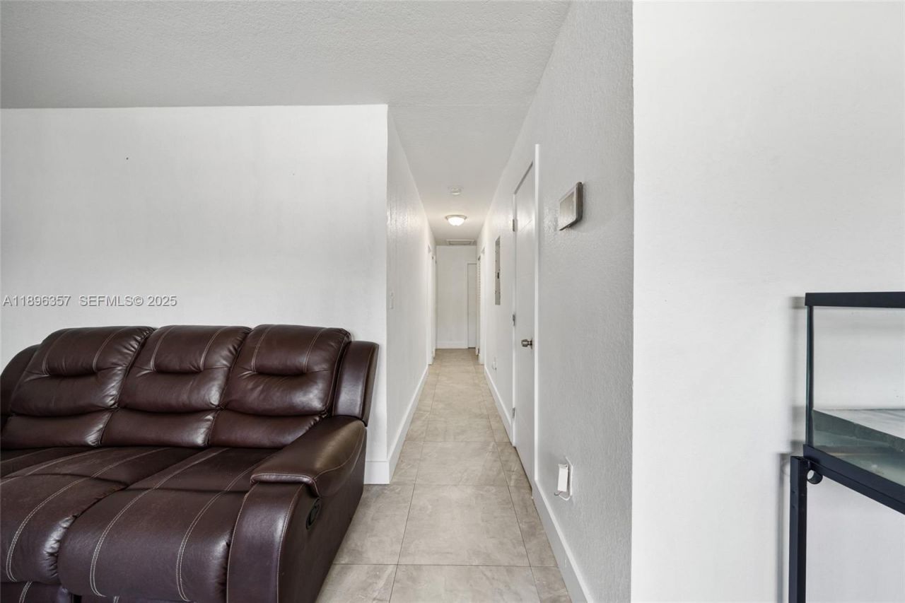 2100 NW 154th St, Miami Gardens, FL 33054 Photo