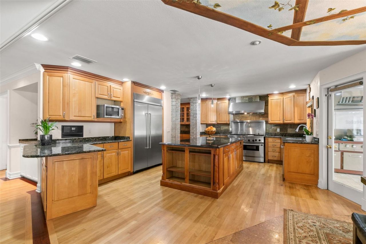 3498 Shoreline Circle, Palm Harbor, FL 34684 Photo