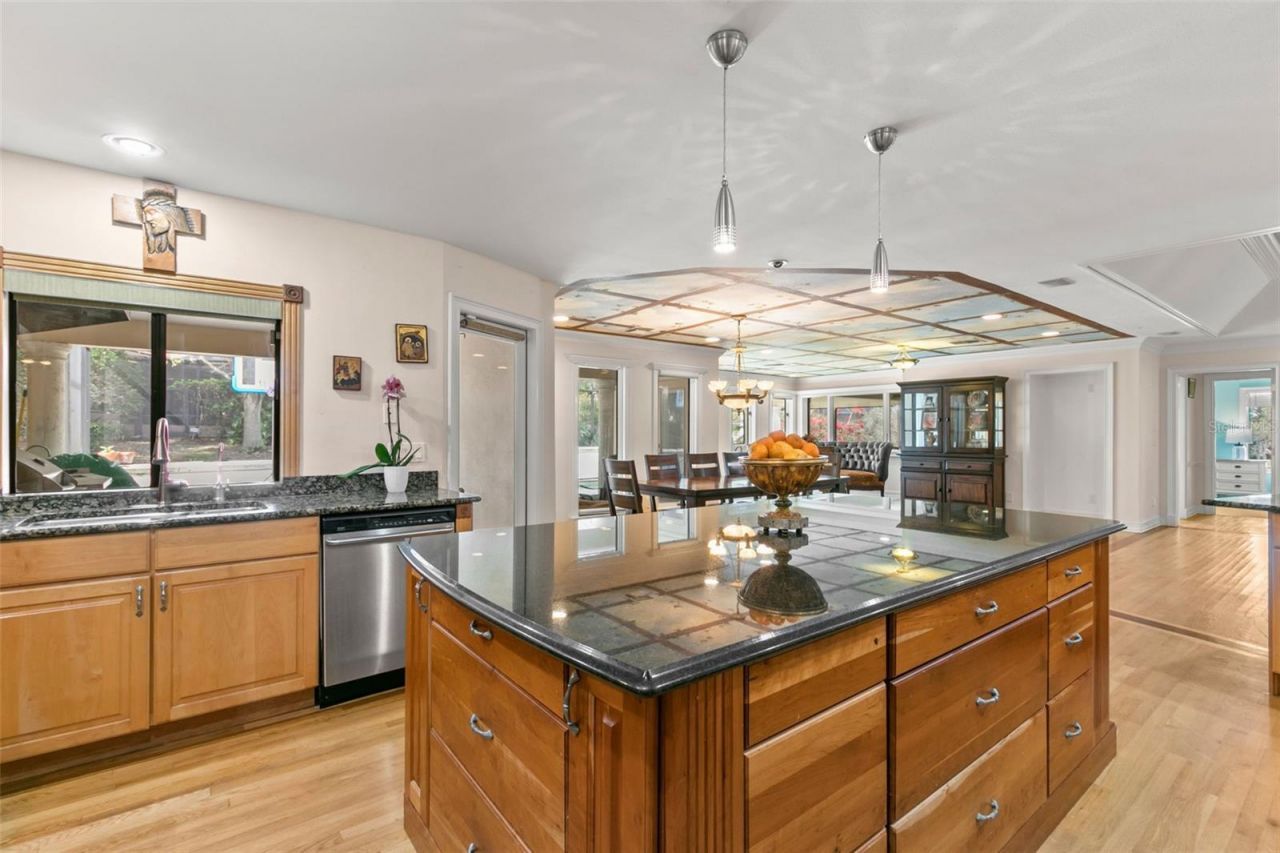 3498 Shoreline Circle, Palm Harbor, FL 34684 Photo