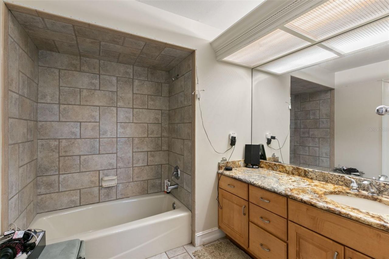 3498 Shoreline Circle, Palm Harbor, FL 34684 Photo