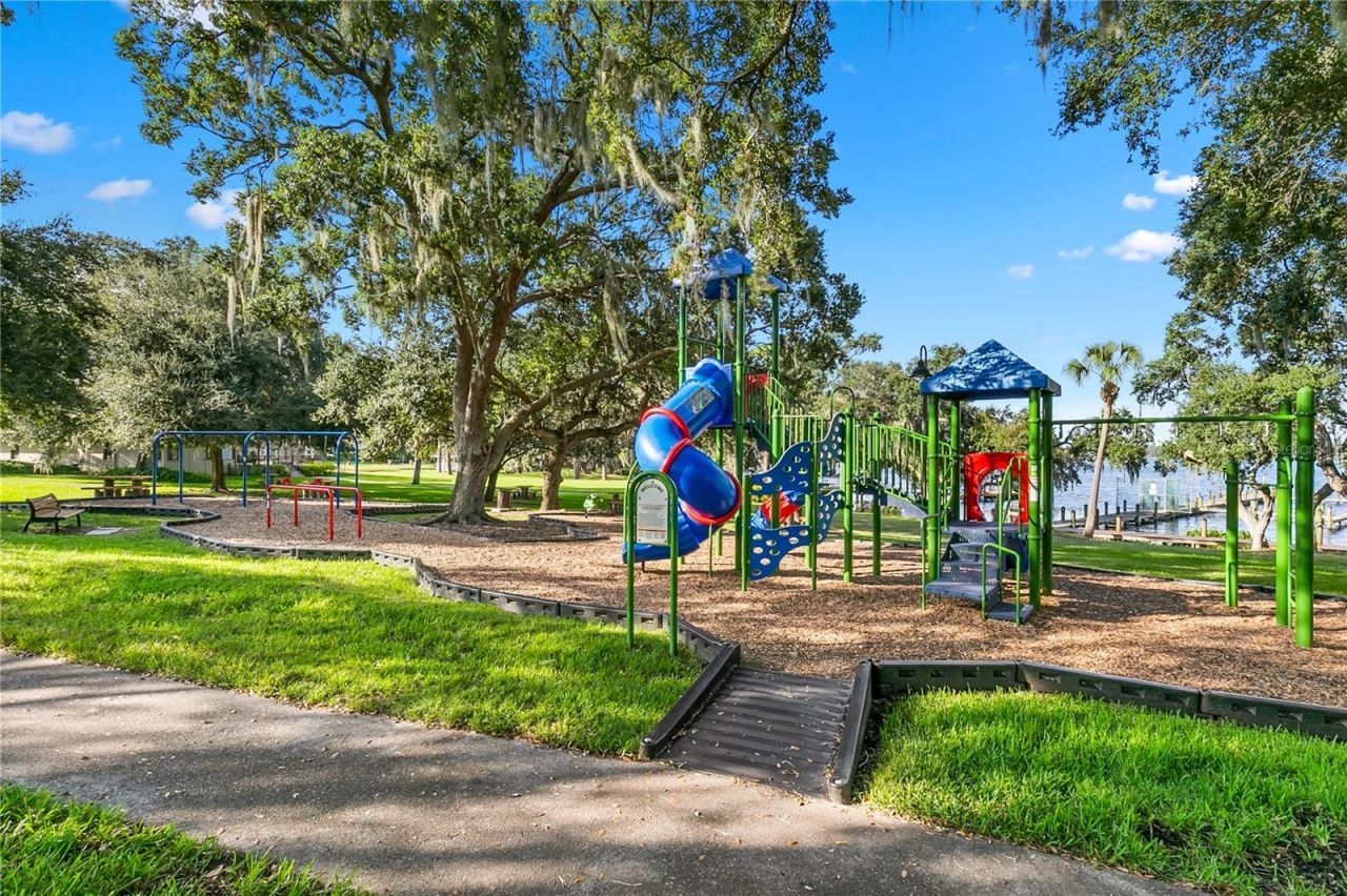 3498 Shoreline Circle, Palm Harbor, FL 34684 Photo