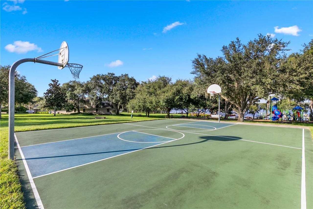 3498 Shoreline Circle, Palm Harbor, FL 34684 Photo