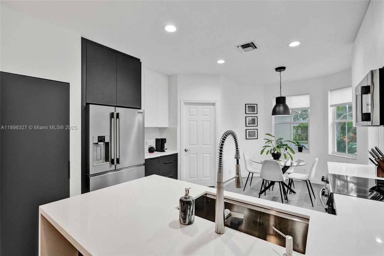 1725 Winterberry Ln, Unit 1725, Weston, FL 33327 Photo