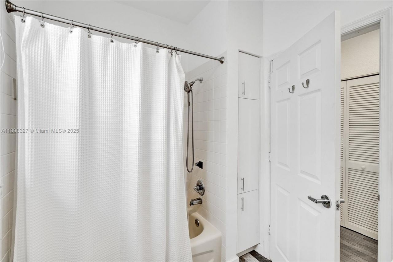 1725 Winterberry Ln, Unit 1725, Weston, FL 33327 Photo