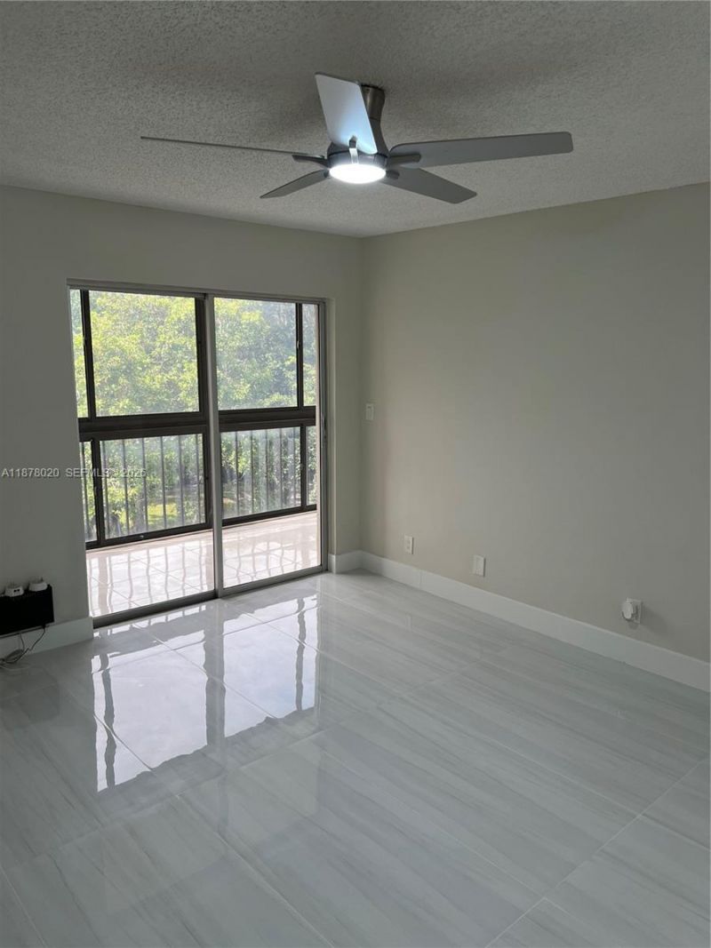 5900 NW 44th St, Unit 405, Lauderhill, FL 33319 Photo