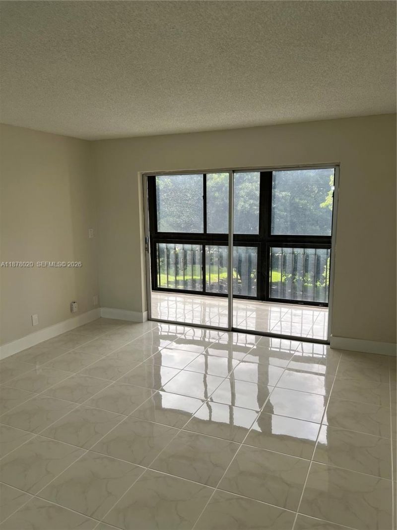 5900 NW 44th St, Unit 405, Lauderhill, FL 33319 Photo