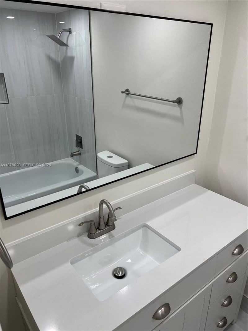 5900 NW 44th St, Unit 405, Lauderhill, FL 33319 Photo