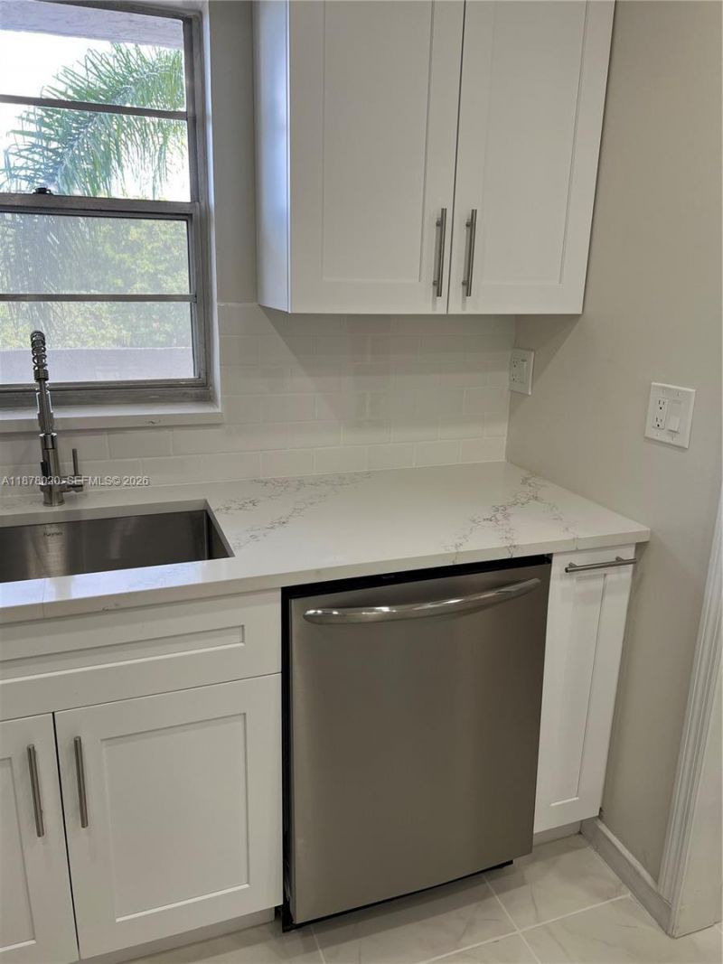 5900 NW 44th St, Unit 405, Lauderhill, FL 33319 Photo